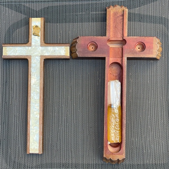 Vintage Wooden Cross with Mother of Pearl Inlay and Hidden Compartment - Picture 2 of 6